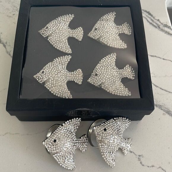Nicole Miller Home Napkin rings.  Set of 6 - Picture 1 of 4